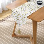 - UcgenRunner-7141-Gorsel2 - Realhomes Realhomes Beyaz Zeminli Gold Renkli Çoklu Yıldız Detayli Dijital Baskılı Özel Tasarım Püsküllü Şönil Üçgen Runner Realhomes