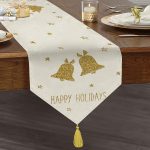 Realhomes Beyaz Zeminde Gold Renkli Çan Desenli Dijital Baskılı Özel Tasarım Püsküllü Şönil Üçgen Runner Realhomes