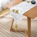 Realhomes Beyaz Zeminde Gold Renkli Çan Desenli Dijital Baskılı Özel Tasarım Püsküllü Şönil Üçgen Runner Realhomes