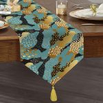 Gold Detaylı Özel Tasarım Dijital Baskılı Dekoratif Püsküllü Şönil Üçgen Runner Realhomes