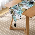 Realhomes Renkli Zemin Uzerinde Onedraw Çizimli Dijital Baskılı Özel Tasarım Püsküllü Şönil Üçgen Runner Realhomes