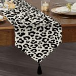 Realhomes Renkli Zemin Uzerinde Onedraw Çizimli Dijital Baskılı Özel Tasarım Püsküllü Şönil Üçgen Runner Realhomes