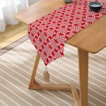 Realhomes Kırmızı Zemin Üzerinde Beyaz Kartanesi Desenli Dijital Baskılı Özel Tasarım Püsküllü Şönil Üçgen Runner Realhomes