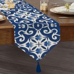 Realhomes Mavi Zemin Üzerinde Çini Desenli Dijital Baskılı Özel Tasarım Püsküllü Şönil Üçgen Runner Realhomes