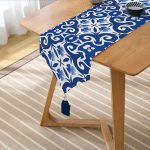 Realhomes Mavi Zemin Üzerinde Çini Desenli Dijital Baskılı Özel Tasarım Püsküllü Şönil Üçgen Runner Realhomes