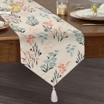 Realhomes Beyaz Zeminde Rengarenk Çiçek Desenli   Dijital Baskılı Özel Tasarım Püsküllü Şönil Üçgen Runner Realhomes