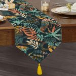 - UcgenRunner-7297-Gorsel1 - Realhomes Realhomes Siyah Zemin Üzerinde Onedraw Çizimli Yaprak Motifli Dijital Baskılı Özel Tasarım Püsküllü Şönil Üçgen Runner Realhomes