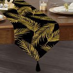 Realhomes Siyah Zemin Üzerinde Gold Renkli Yaprak Desenli Dijital Baskılı Özel Tasarım Püsküllü Şönil Üçgen Runner Realhomes