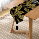 Realhomes Siyah Zemin Üzerinde Gold Renkli Yaprak Desenli Dijital Baskılı Özel Tasarım Püsküllü Şönil Üçgen Runner Realhomes