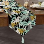 Realhomes Beyaz Zemin Üzerinde Renkli Palmiye Desenli Dijital Baskılı Özel Tasarım Püsküllü Şönil Üçgen Runner Realhomes