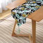 Realhomes Beyaz Zemin Üzerinde Renkli Palmiye Desenli Dijital Baskılı Özel Tasarım Püsküllü Şönil Üçgen Runner Realhomes