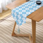 - UcgenRunner-7317-Gorsel2 - Realhomes Realhomes Mavi Zemin Üzerinde Kare Desenli Dijital Baskılı Özel Tasarım Püsküllü Şönil Üçgen Runner Realhomes