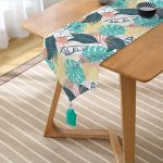 - UcgenRunner-7323-Gorsel2 - Realhomes Realhomes Beyaz Zemin Üzerinde Renkli Yaprak Desenli Dijital Baskılı Özel Tasarım Püsküllü Şönil Üçgen Runner Realhomes