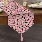 Realhomes Siyah Zemin Üzerinde Pembe Renkli Puantiye Desenli Dijital Baskılı Özel Tasarım Püsküllü Şönil Üçgen Runner Realhomes