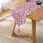 Realhomes Siyah Zemin Üzerinde Pembe Renkli Puantiye Desenli Dijital Baskılı Özel Tasarım Püsküllü Şönil Üçgen Runner Realhomes