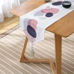 Realhomes Beyaz Zeminde Renkli Oval Desenli Dijital Baskılı Özel Tasarım Püsküllü Şönil Üçgen Runner Realhomes