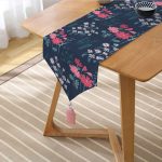 Realhomes Rengarenk Zeminde Onedraw Çizimli Çiçek Desenli Dijital Baskılı Özel Tasarım Püsküllü Şönil Üçgen Runner Realhomes