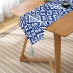 - UcgenRunner-7526-Gorsel2 - Realhomes Realhomes Beyaz Zeminli Çini Desenli Dijital Baskılı Özel Tasarım Püsküllü Şönil Üçgen Runner Realhomes