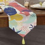 - UcgenRunner-7550-Gorsel1 - Realhomes  Realhomes Beyaz Zemin Üzerinde Renkli Onedraw Çizimli Dijital Baskılı Özel Tasarım Püsküllü Şönil Üçgen Runner Realhomes