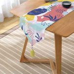 - UcgenRunner-7550-Gorsel2 - Realhomes  Realhomes Beyaz Zemin Üzerinde Renkli Onedraw Çizimli Dijital Baskılı Özel Tasarım Püsküllü Şönil Üçgen Runner Realhomes