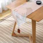 Realhomes Renkli Zeminli Onedraw Çizimli Geyik Desenli Dijital Baskılı Özel Tasarım Püsküllü Şönil Üçgen Runner Realhomes