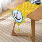 Realhomes Sarı Zemin Üzerinde Çapa Çizimli Dijital Baskılı Özel Tasarım Püsküllü Şönil Üçgen Runner Realhomes