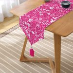 Realhomes Rengarenk Zemin Üzerinde Çiçek Desenli Dijital Baskılı Özel Tasarım Püsküllü Şönil Üçgen Runner Realhomes