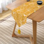 Realhomes Rengarenk Zemin Üzerinde Çiçek Desenli Dijital Baskılı Özel Tasarım Püsküllü Şönil Üçgen Runner Realhomes