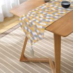 Realhomes Renkli Zemin Üzerinde Geometrik Çizim Dijital Baskılı Özel Tasarım Püsküllü Şönil Üçgen Runner Realhomes