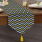 Realhomes Beyaz Zemin Üzerinde Renkli Geometrik Desenli Dijital Baskılı Özel Tasarım Püsküllü Şönil Üçgen Runner Realhomes