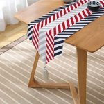 - UcgenRunner-7639-Gorsel2 - Realhomes Realhomes Beyaz Zemin Üzerinde Geometrik Çizimli Zigzag Desenli Dijital Baskılı Özel Tasarım Püsküllü Şönil Üçgen Runner Realhomes