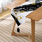 - UcgenRunner-7653-Gorsel2 - Realhomes Realhomes Gold Rengarenk Onedraw Çizimli Çiçek Desenli Dijital Baskılı Özel Tasarım Püsküllü Şönil Üçgen Runner Realhomes