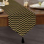 - UcgenRunner-7704-Gorsel1 - Realhomes Realhomes Gold Zemin Üzerinde Siyah Zigzag Desenli Dijital Baskılı Özel Tasarım Püsküllü Şönil Üçgen Runner Realhomes