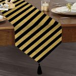 Realhomes Gold Zemin Üzerinde Siyah Geometrik Desenli Dijital Baskılı Özel Tasarım Püsküllü Şönil Üçgen Runner Realhomes