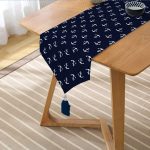 Realhomes Renkli Zemin Üzerinde Beyaz Çapa Desenli Dijital Baskılı Özel Tasarım Püsküllü Şönil Üçgen Runner Realhomes