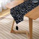 Realhomes Siyah Zemin Üzerinde Renkli Puantiyeli Dijital Baskılı Özel Tasarım Püsküllü Şönil Üçgen Runner Realhomes