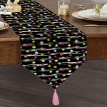 Realhomes Siyah Zemin Üzerinde Renkli Puantiyeli Desenli Dijital Baskılı Özel Tasarım Püsküllü Şönil Üçgen Runner Realhomes