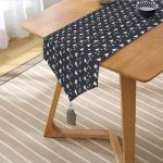 Realhomes Renkli Zemin Üzerinde Çam Ağacı Desenli Dijital Baskılı Özel Tasarım Püsküllü Şönil Üçgen Runner Realhomes