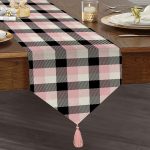 Realhomes Beyaz Zemin Üzerinde Siyah Ekose Desenli Dijital Baskılı Özel Tasarım Püsküllü Şönil Üçgen Runner Realhomes