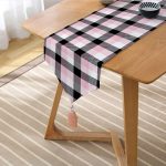 Realhomes Beyaz Zemin Üzerinde Siyah Ekose Desenli Dijital Baskılı Özel Tasarım Püsküllü Şönil Üçgen Runner Realhomes