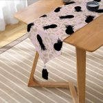 - UcgenRunner-7992-Gorsel2 - Realhomes Siyah Ananas Tasarımlı Dijital Baskılı Dekoratif Püsküllü Şönil Üçgen Runner Realhomes