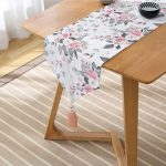 Realhomes Pembe Beyaz Gül Gri Yapraklar Desenli Dijital Baskılı Özel Tasarım Püsküllü Şönil Üçgen Runner Realhomes