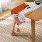 Realhomes Pastel Zemin Üzerinde Yaprak Desenli Dijital Baskılı Özel Tasarım Püsküllü Şönil Üçgen Runner Realhomes