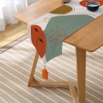 Realhomes Pastel Zemin Üzerinde Yaprak Desenli Dijital Baskılı Özel Tasarım Püsküllü Şönil Üçgen Runner Realhomes