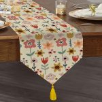 Realhomes Pastel Zemin Üzerinde Çiçek Desenli Dijital Baskılı Özel Tasarım Püsküllü Şönil Üçgen Runner Realhomes