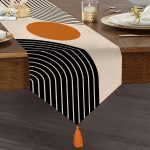 - UcgenRunner-8185-Gorsel1 - Realhomes  Realhomes Renkli Zemin Üzerinde Geometrik Desenli Dijital Baskılı Özel Tasarım Püsküllü Şönil Üçgen Runner Realhomes