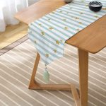 - UcgenRunner-8225-Gorsel2 - Realhomes Realhomes Beyaz Zemin Üzerinde Renkli Çizgili Gold Detaylı Dijital Baskılı Özel Tasarım Püsküllü Şönil Üçgen Runner Realhomes