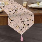 - UcgenRunner-8230-Gorsel1 - Realhomes  Pembe Zemin Fırça Damlaları Özel Tasarım Dijital Baskılı Dekoratif Püsküllü Şönil Üçgen Runner Realhomes