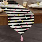 Realhomes Beyaz Zemin Üzerinde Yatay Çizgili Renkli Puantiyeli Dijital Baskılı Özel Tasarım Püsküllü Şönil Üçgen Runner Realhomes