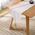 Realhomes Renkli Zemin Üzerinde Gold Detaylı Geometrik Çizimli Dijital Baskılı Özel Tasarım Püsküllü Şönil Üçgen Runner Realhomes